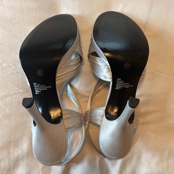 Jacqueline Ferrar Giselle new silver heels - Picture 4 of 5